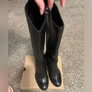 Naturalizer soft leather boots. Comfortable heeled boots. Size 6 1/2